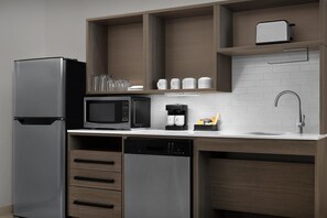 Coffee/tea maker, eco-friendly cleaning products - Home2 Suites By Hilton Taylor (Taylor)