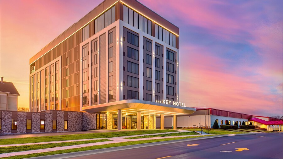 The Key Hotel Dubuque, Tapestry Collection by Hilton