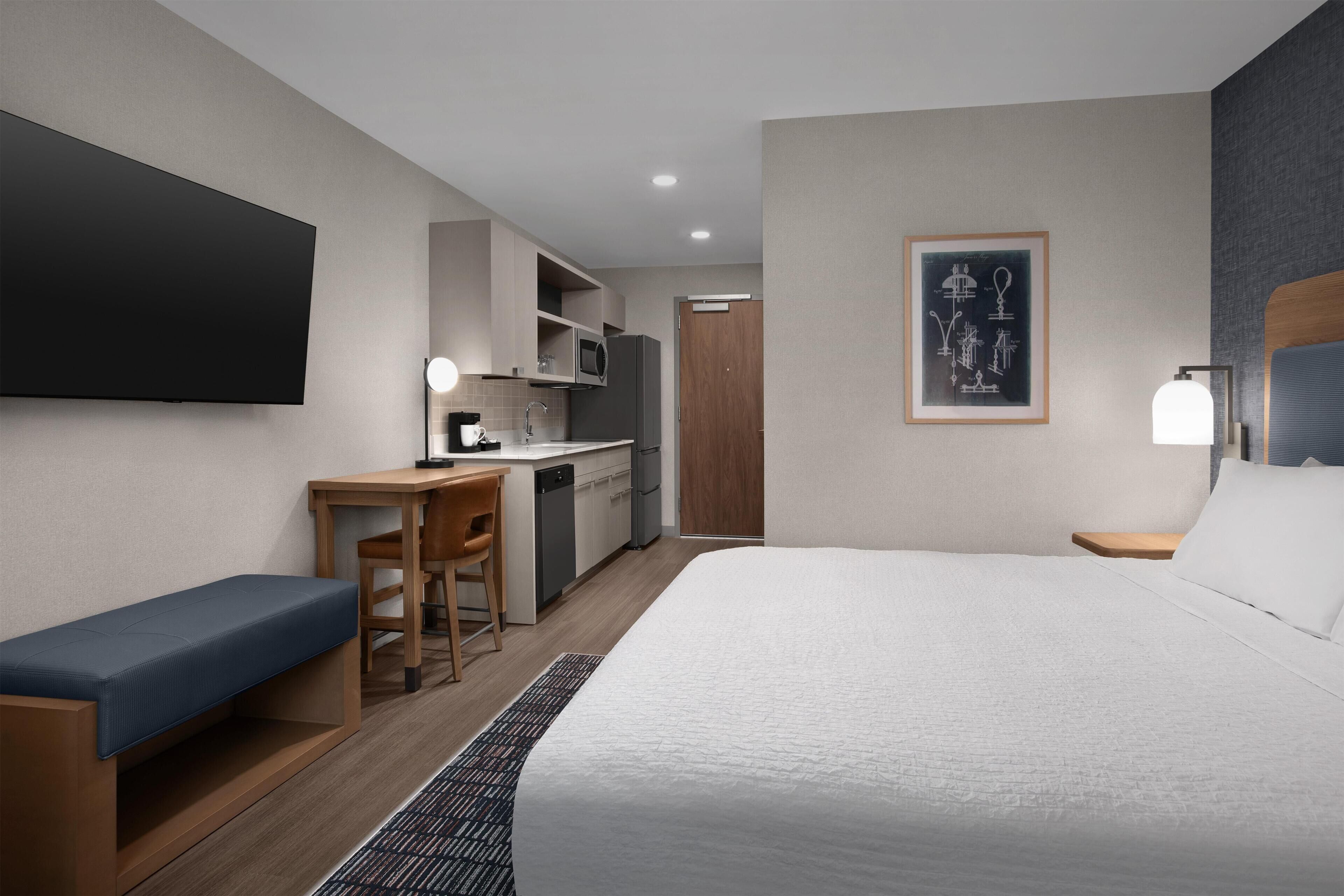 Studio, 1 King Bed with Sofa bed (Kitchen) | Premium bedding, down comforters, in-room safe, blackout drapes