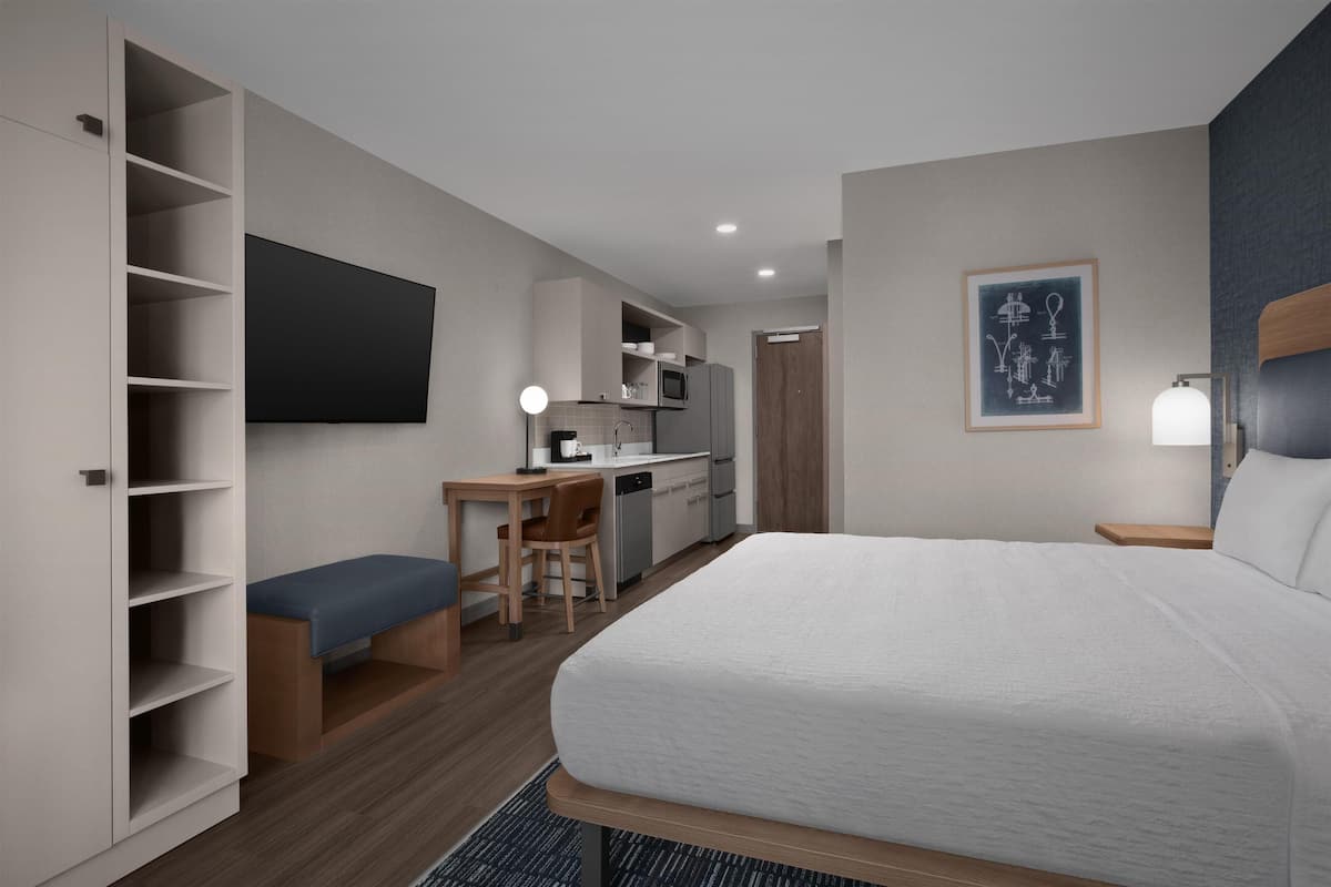 Premium bedding, down duvets, in-room safe, blackout curtains