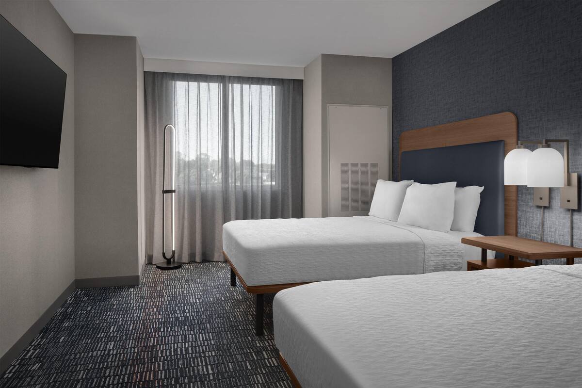 Premium bedding, down duvets, in-room safe, blackout curtains