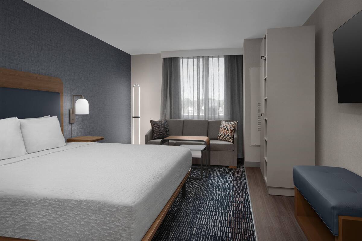 Premium bedding, down duvets, in-room safe, blackout curtains