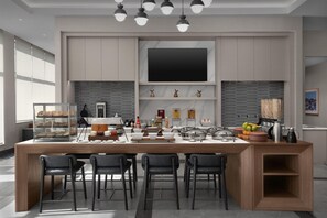 Free daily buffet breakfast - Homewood Suites By Hilton Portsmouth Downtown (Portsmouth)