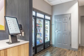 Snack bar - Spark By Hilton Madison Central (Madison)