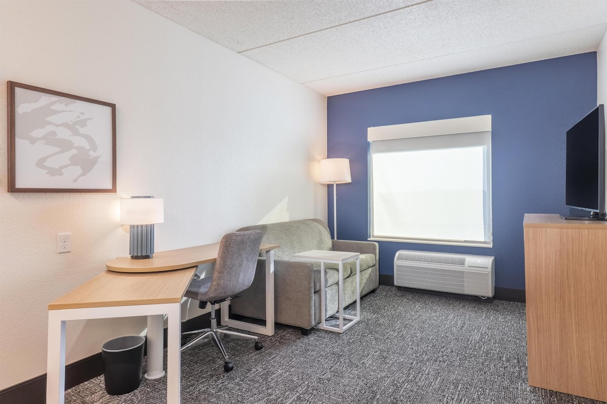 In-room safe, iron/ironing board, bed sheets