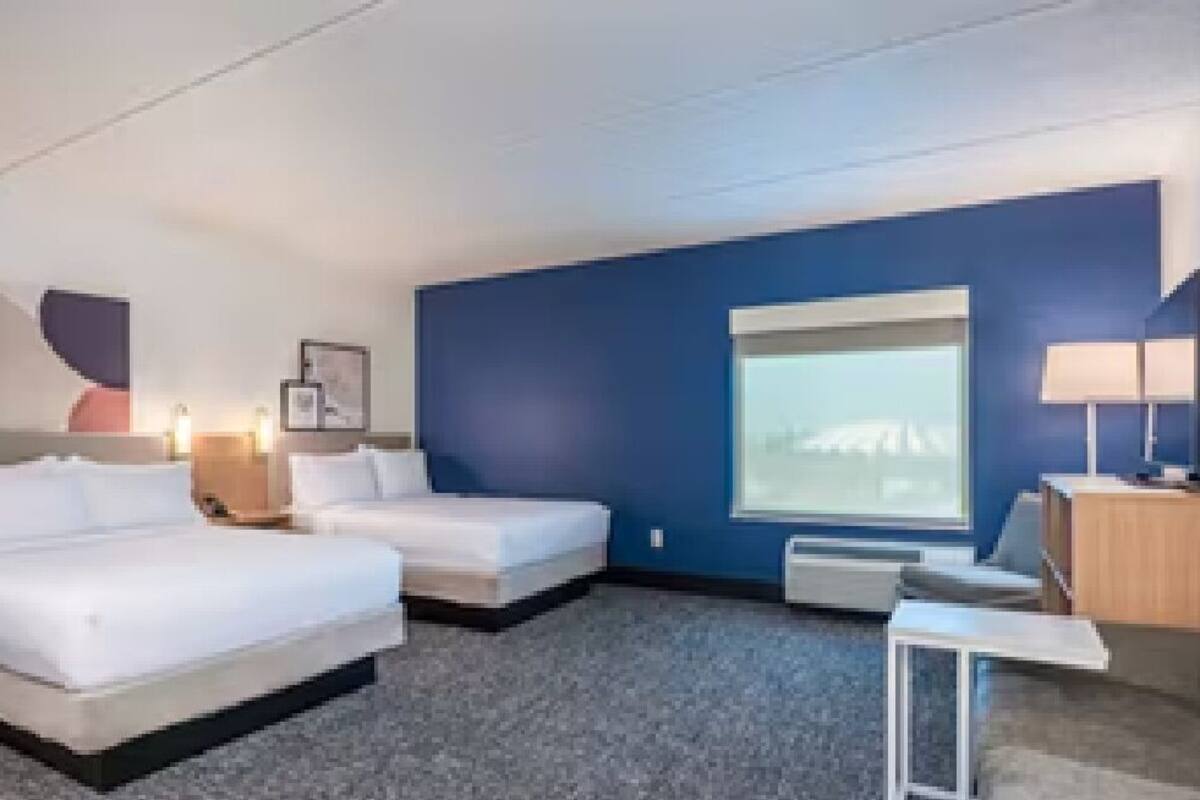 In-room safe, iron/ironing board, bed sheets