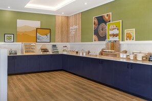 Free daily buffet breakfast  - Spark By Hilton Montreal Midtown (0)