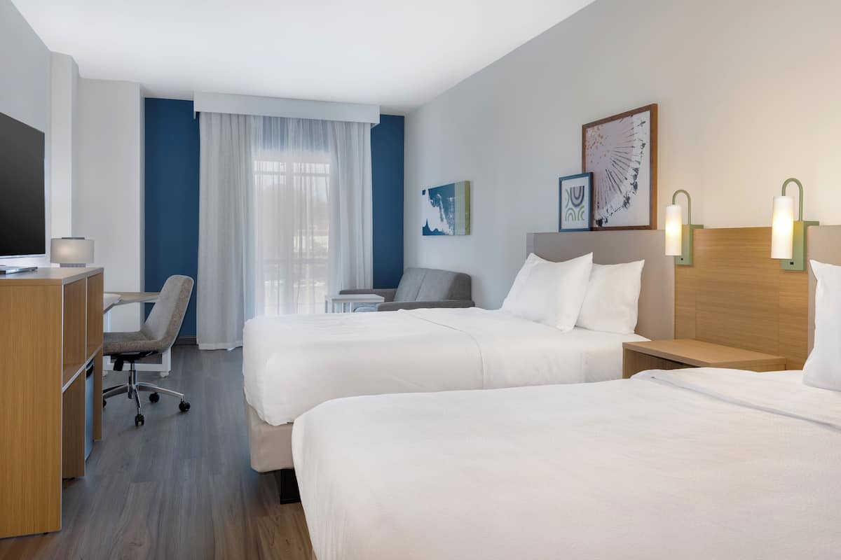 Minibar, iron/ironing board, free wired internet, bed sheets