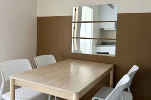 Condo, 2 Bedrooms, Accessible, Smoking | Dining