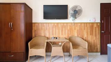 Deluxe Double | Premium bedding, free WiFi, bed sheets