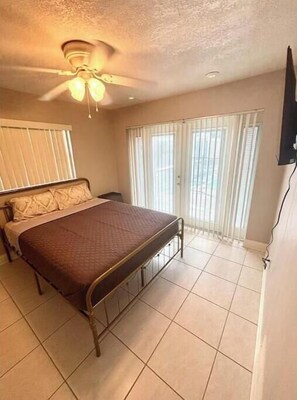 4 chambres, fer et planche à repasser, Wi-Fi gratuit, draps fournis