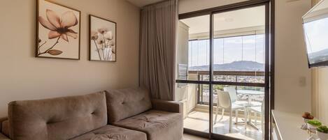 Basic Apartment | Living area