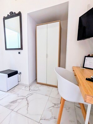 Superior Room | Free WiFi - La Locanda dell'Amore (Naples)