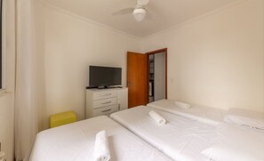 Room - Apto 2Qts a 650m da praia no centrinho LIB203   (Florianópolis)