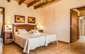 4 bedrooms, travel crib, free WiFi
