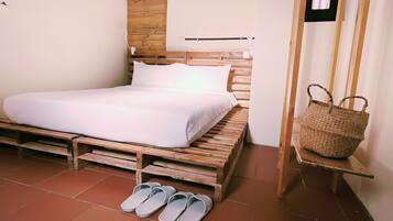 Economy Double Room, 1 Katil Kelamin (Double), Shared Bathroom | Langsir/tirai gelap terus, Wi-fi percuma, cadar katil