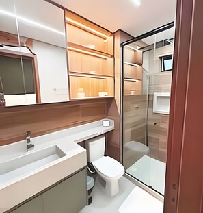 Lyxstudio | Badrum | Dusch, regndusch, hårtork och handdukar