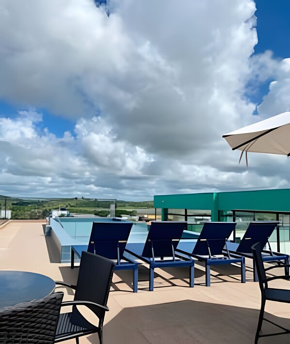 Deluxe Studio | Outdoor dining