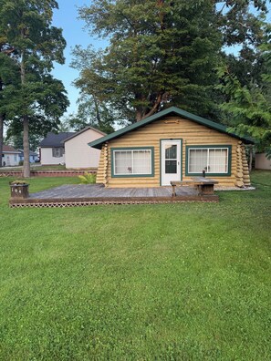 Exterior - Cute, cozy cabin perfect for your beach getaway! (Prudenville)