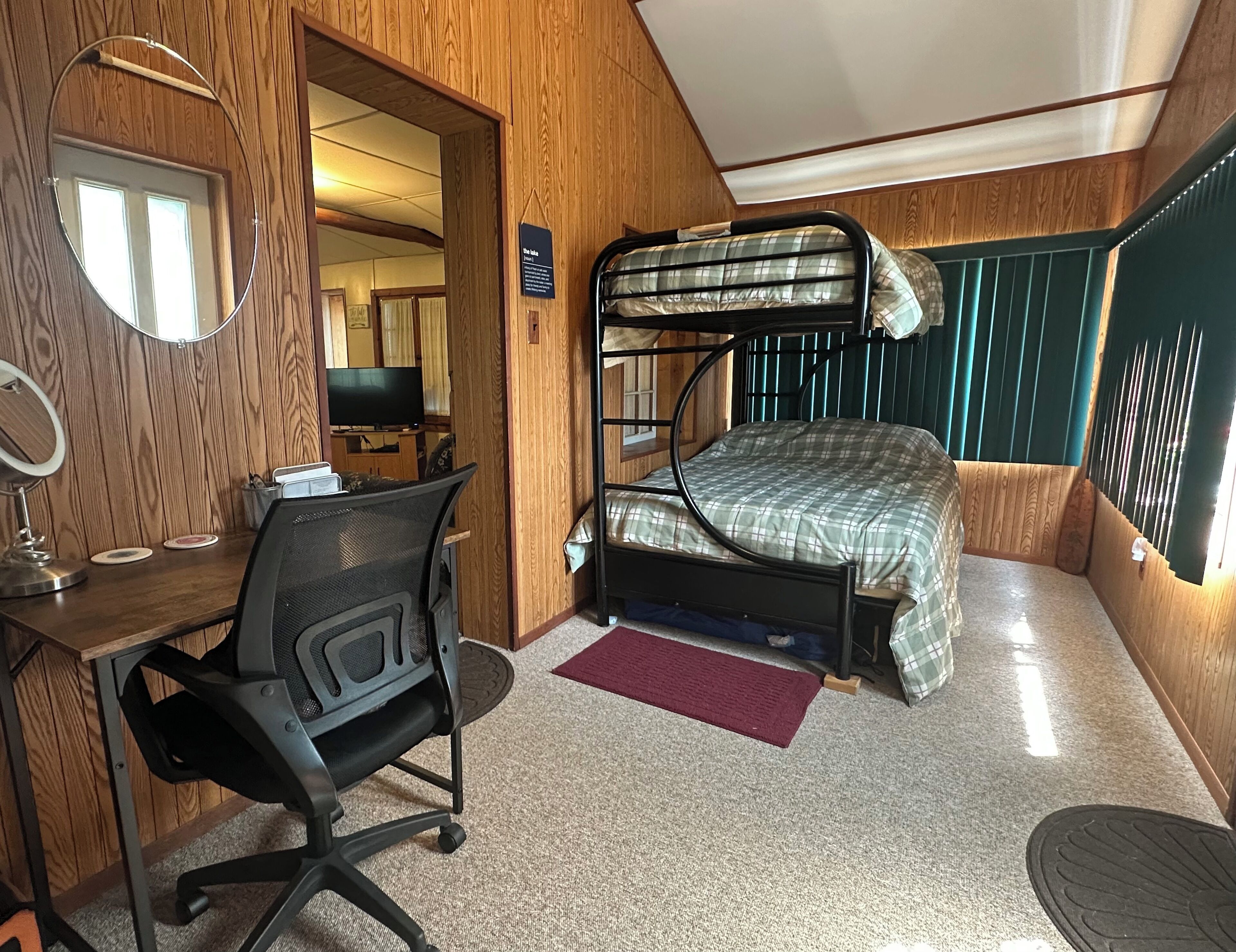 1 bedroom, desk, free WiFi, bed sheets