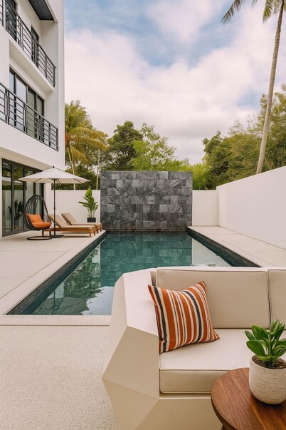 The Lush Apartments & Suites