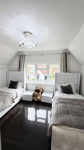 House, 5 Bedrooms, Smoking, Patio