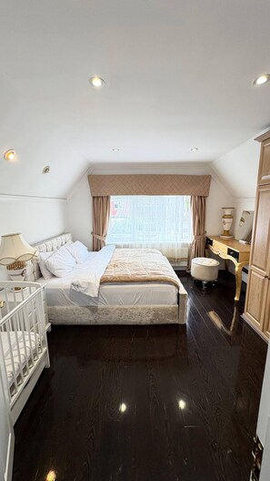 Rumah, 5 kamar tidur, Boleh Merokok, patio | 5 kamar tidur