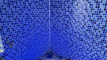 House, 5 Bedrooms, Smoking, Patio | Bathroom