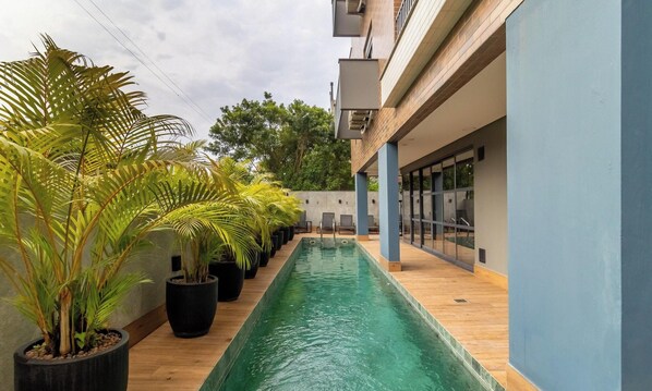 Basic Apartment | Pool | Outdoor pool - JPR - Apartments 260 Meters From the Beach in Jurere (Florianópolis)