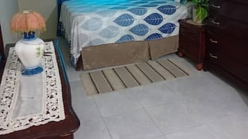 2 bedrooms, iron/ironing board, internet, bed sheets