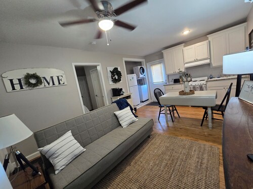 Charming 1-bedroom house with garage in North Lubbock.  Access to TTU & Medical.