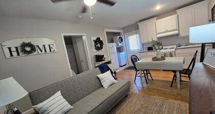 Charming 1-bedroom house with garage in North Lubbock. Access to TTU & Medical.