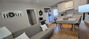 Charming 1-bedroom house with garage in North Lubbock. Access to TTU & Medical.