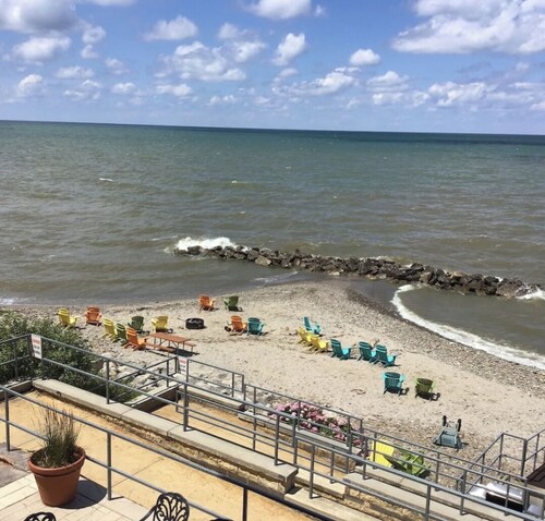 New-Lakefront Condo Lake Erie Vista 107-3BR/2BA Private beach/balcony-SPIRE