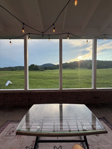 Our place is dog-friendly, stunning views of Shenandoah Skyline Drive