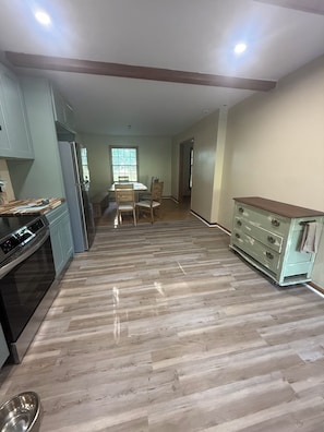 Oven, stovetop, dishwasher - Our place is dog-friendly, stunning views of Shenandoah Skyline Drive (Washington)