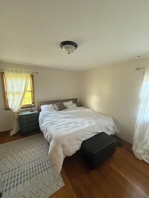 3 bedrooms, iron/ironing board, WiFi, bed sheets - Our place is dog-friendly, stunning views of Shenandoah Skyline Drive (Washington)