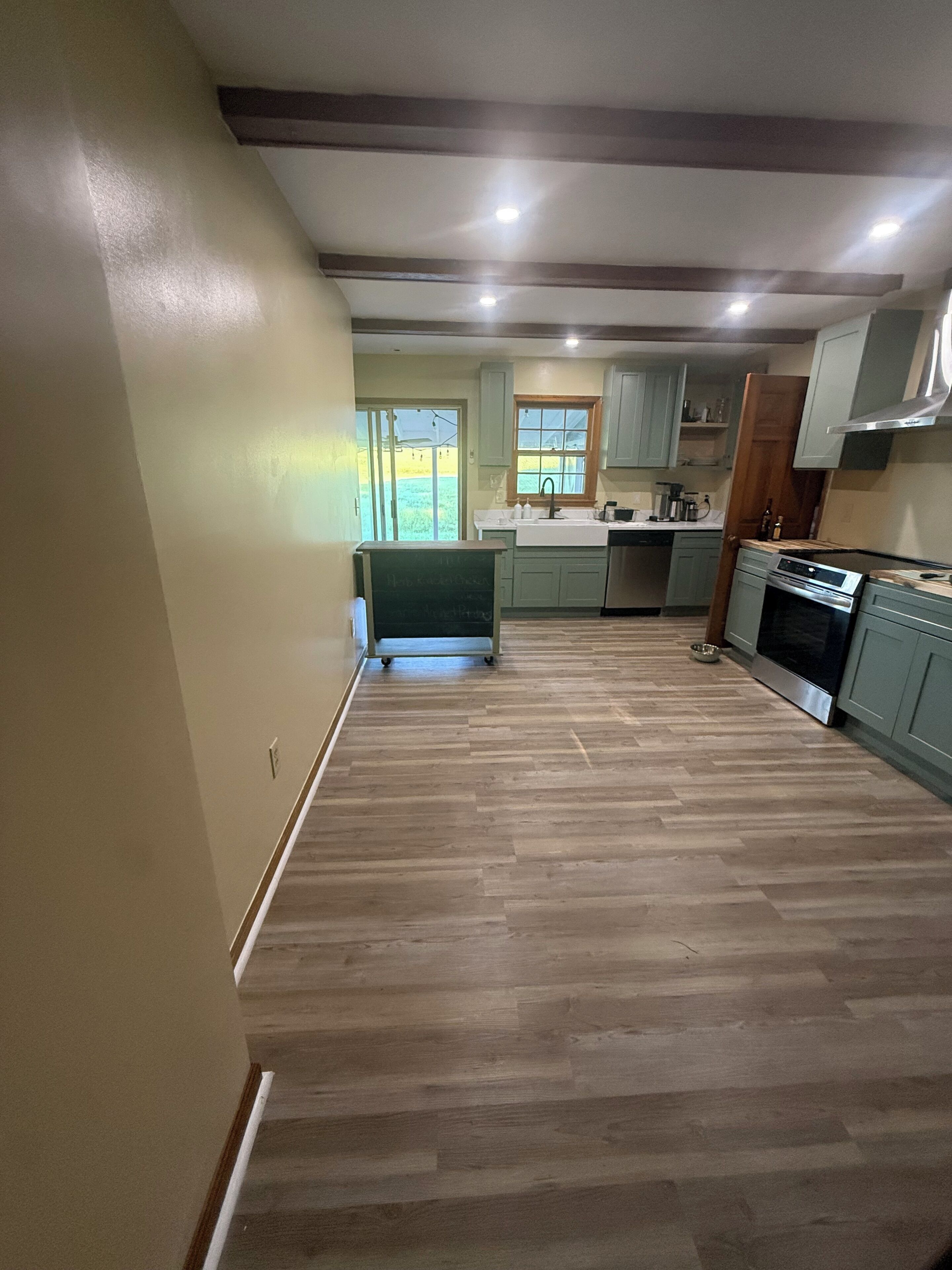 Horno, parrilla de estufa y lavavajillas 