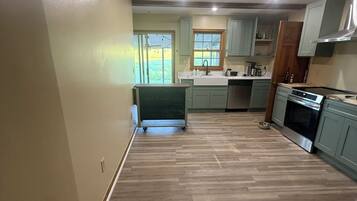 Horno, parrilla de estufa y lavavajillas