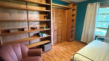 3 habitaciones, tabla de planchar con plancha, wifi y ropa de cama