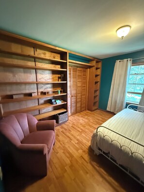 3 bedrooms, iron/ironing board, WiFi, bed sheets - Our place is dog-friendly, stunning views of Shenandoah Skyline Drive (Washington)