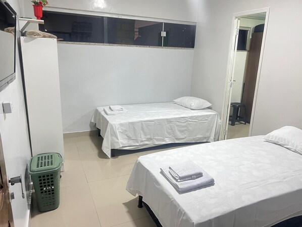 5 bedrooms, iron/ironing board, WiFi (free), bed sheets