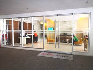 Apartment, 1 Bedroom, Accessible, Patio | Lobby - 1 Bedroom Condo, Avida Tower 2, IT Park, Cebu City (Cebu City)