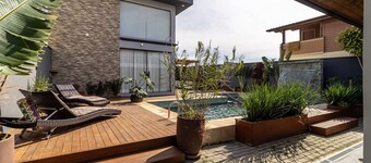 House With Pool Near the Beach Jde792