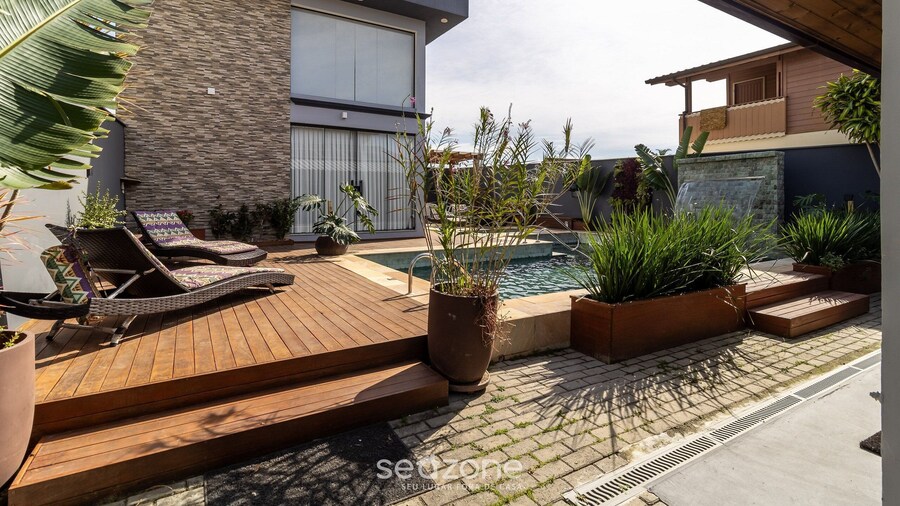 House With Pool Near the Beach Jde792