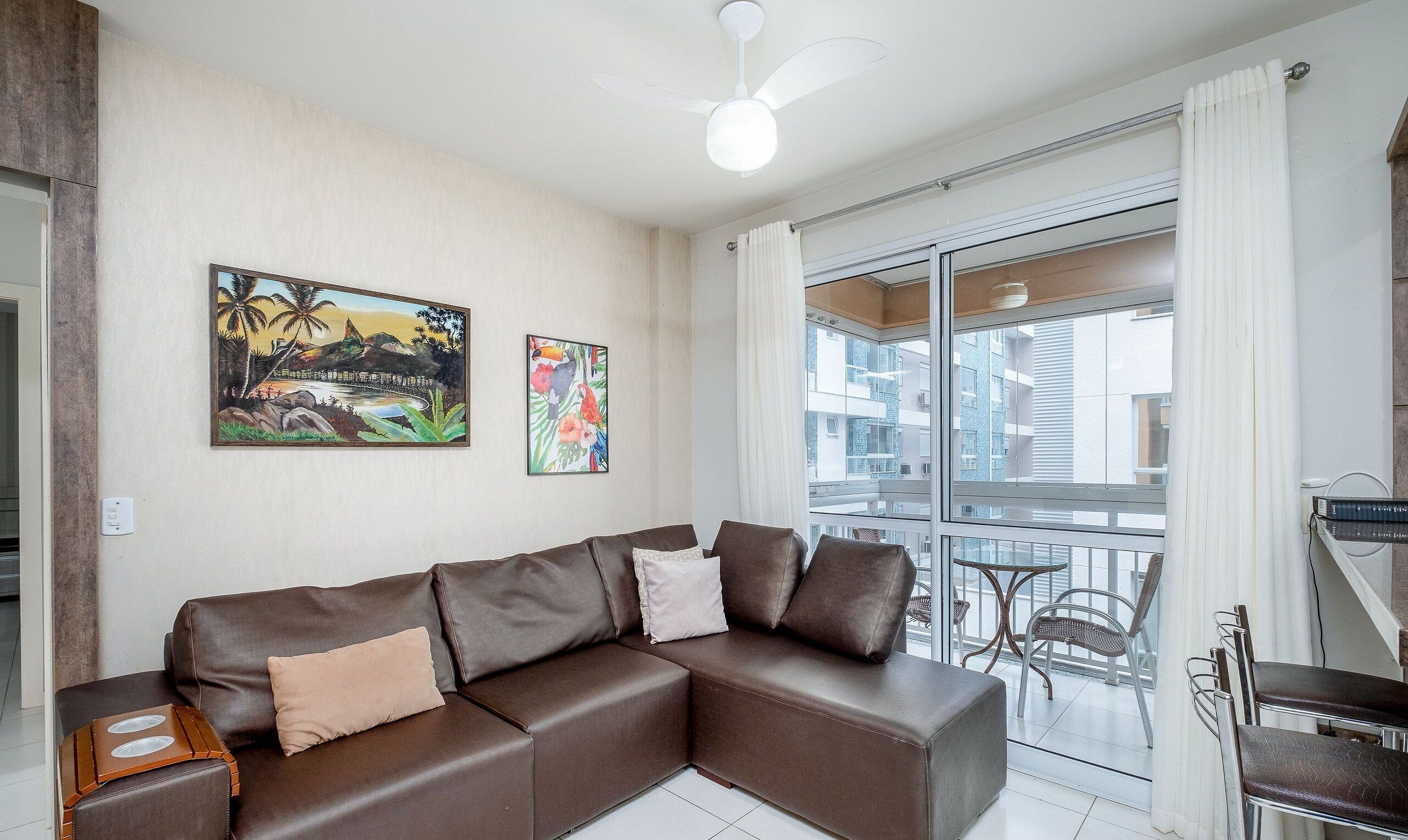 Yhden hengen perushuone | Oleskelualue | Televisio