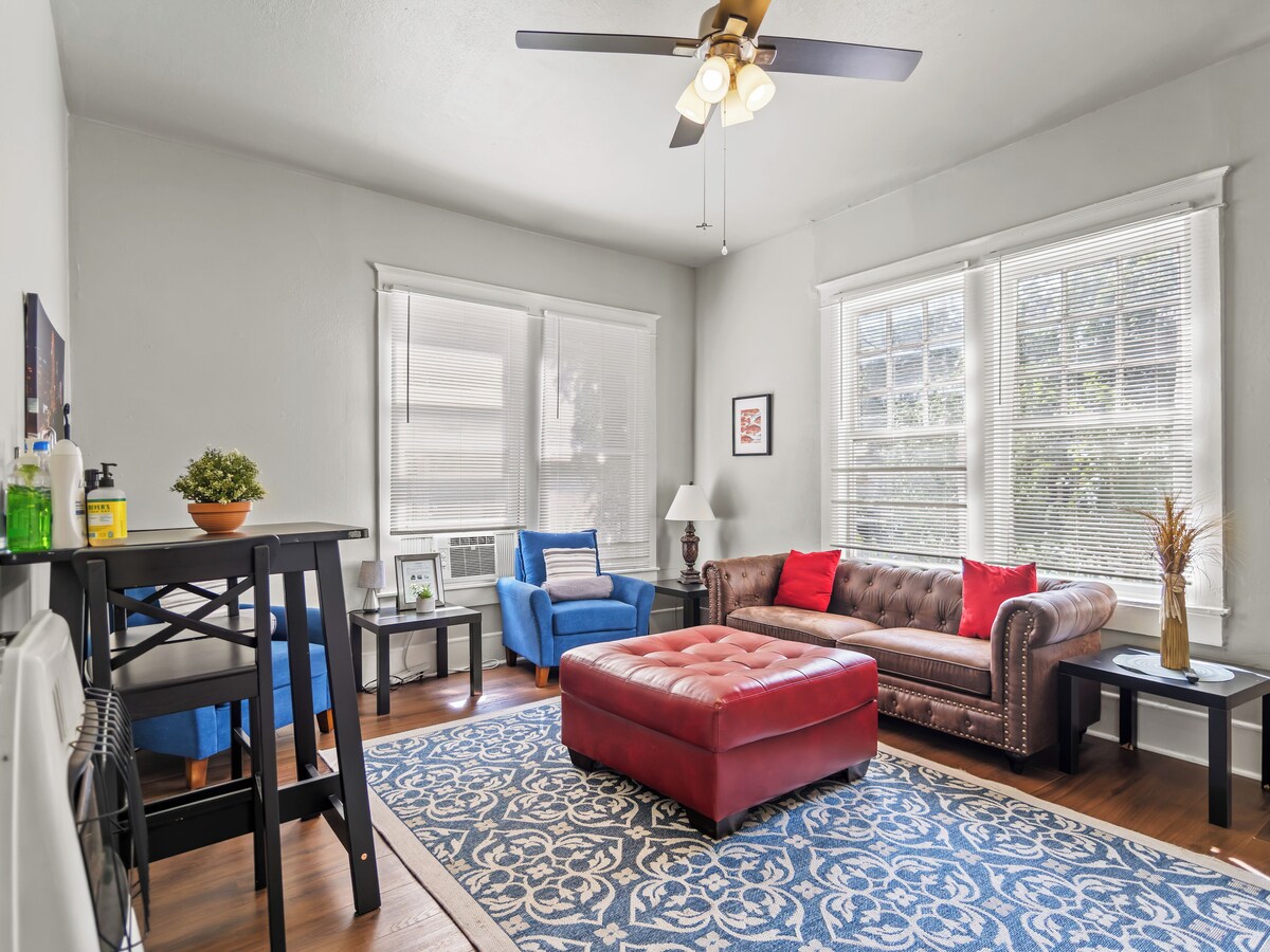 Cute 2 Bed/1 Bath Retreat Near Baylor Hospital