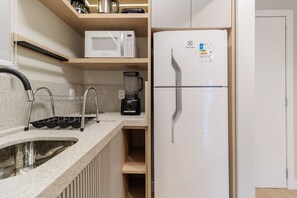 Basic Apartment | Dapur peribadi | Alat memasak/pinggan mangkuk/perkakas dapur 