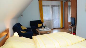 1 habitación, tabla de planchar con plancha, wifi y ropa de cama