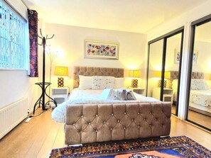 4 bedrooms, iron/ironing board, WiFi, bed sheets